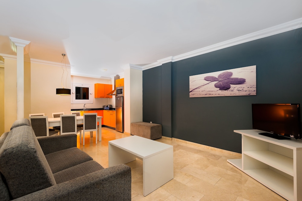 Apartamento Balcón o Terraza 3 habitaciones Sofá Cama incluido 4 camas individuales del hotel Kn Panoramica Heights. Foto 2