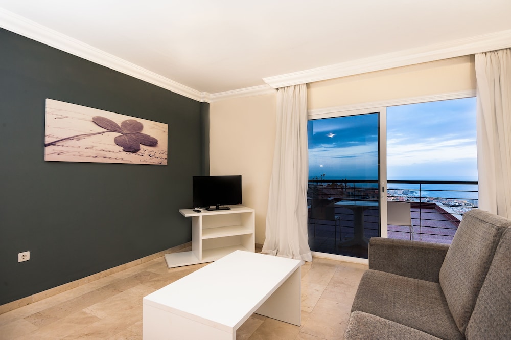 Apartamento Balcón o Terraza 3 habitaciones Sofá Cama incluido 4 camas individuales del hotel Kn Panoramica Heights. Foto 4