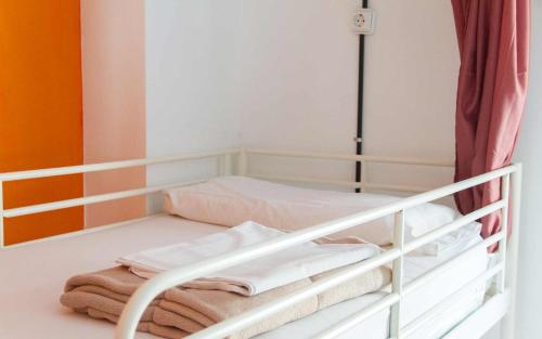 Cama en habitación compartida mixta de 6 camas del hotel Casa Grande Surf. Foto 8