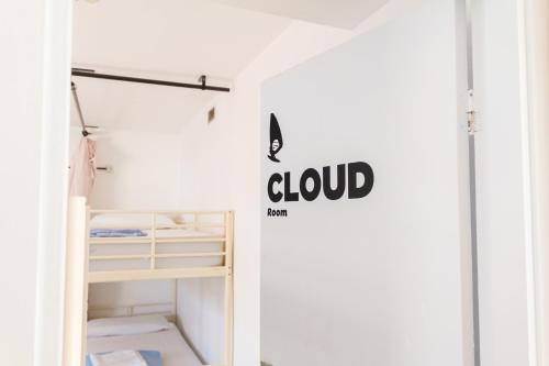 Cama en habitación femenina compartida de 4 camas del hotel Casa Grande Surf. Foto 5