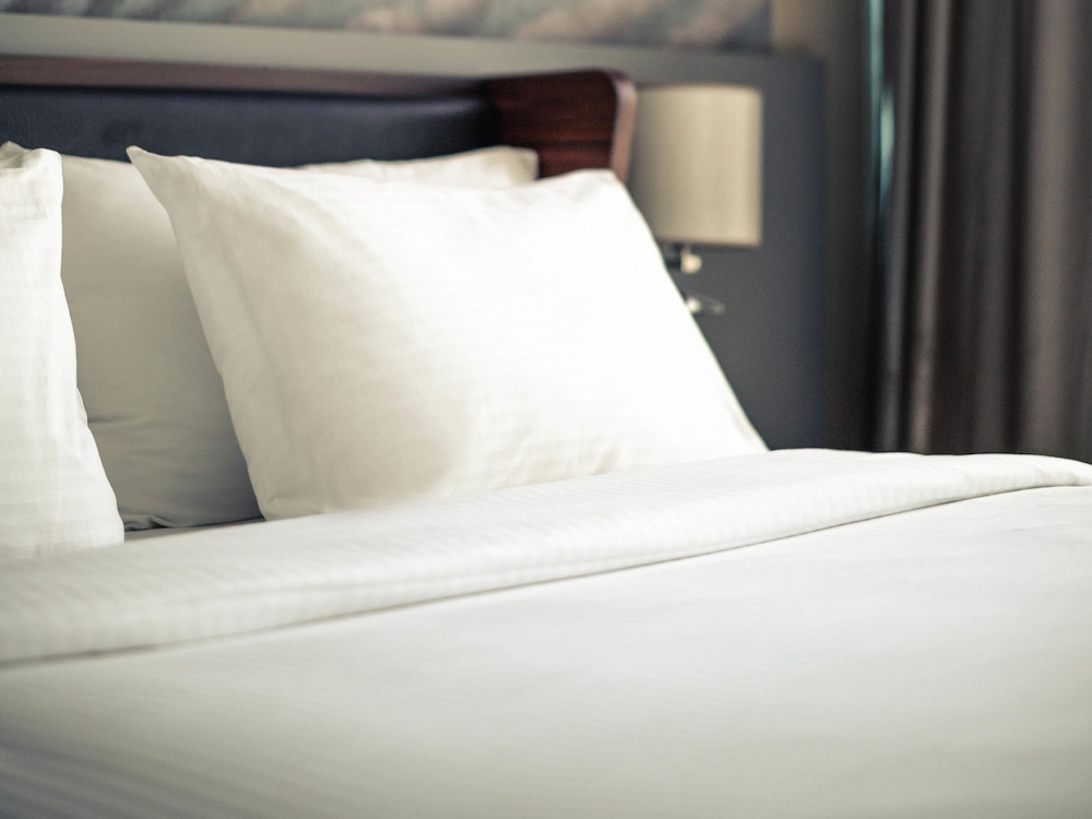 Habitación de categoría superior con cama king size del hotel Mercure Istanbul Umraniye. Foto 1