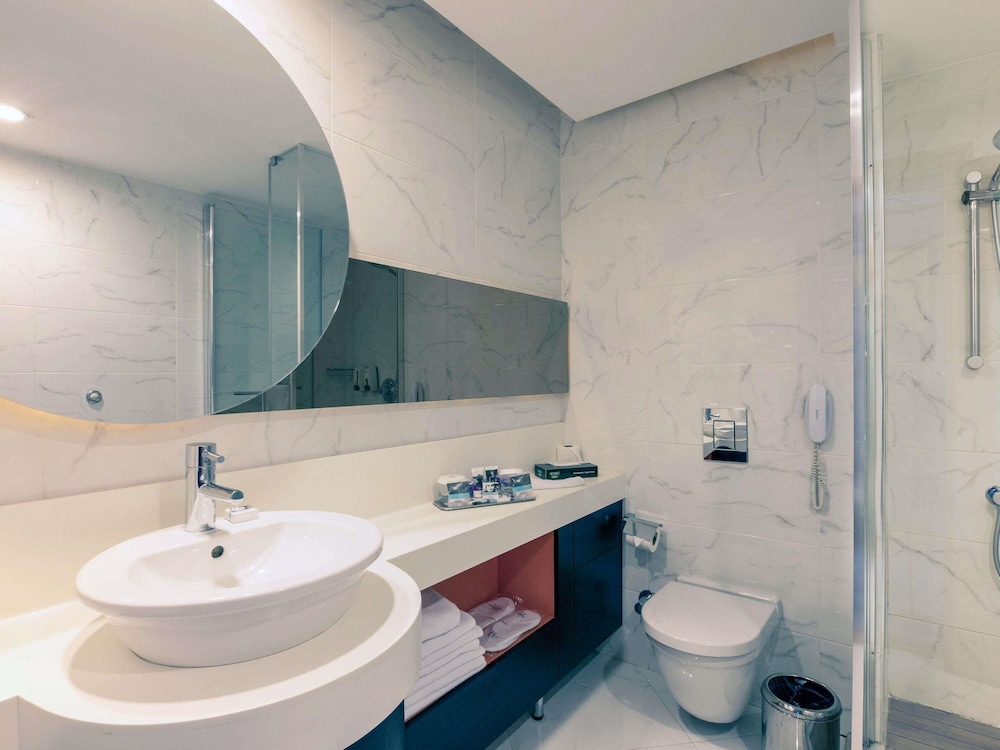Habitación de categoría superior con 2 camas individuales del hotel Mercure Istanbul Umraniye. Foto 4