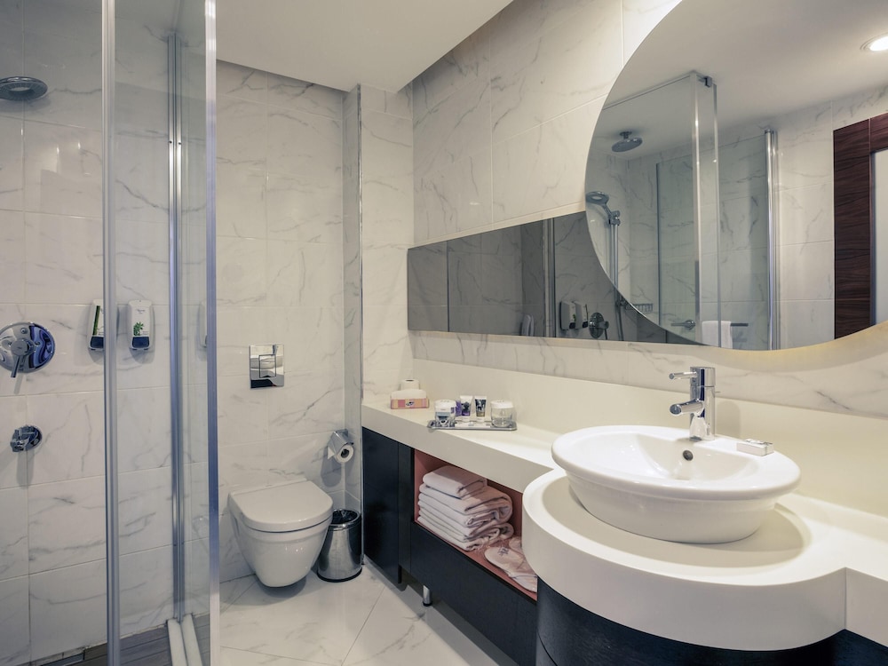 Habitación Triple Familiar Deluxe del hotel Mercure Istanbul Umraniye. Foto 4