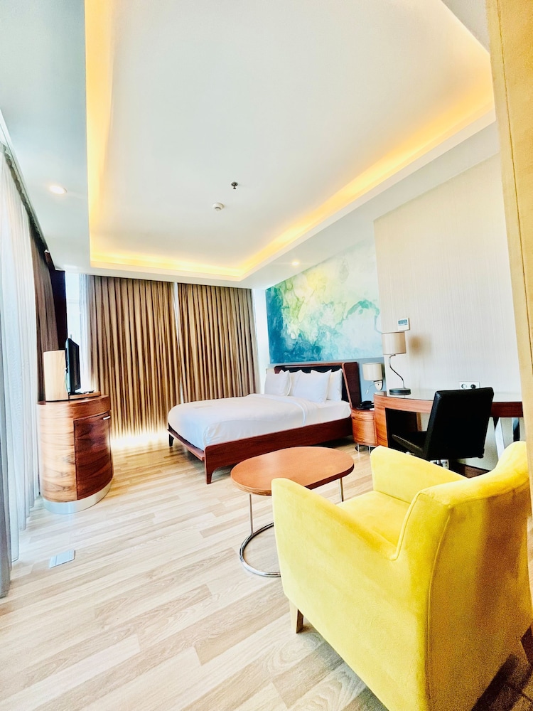 Junior Suite con Terraza del hotel Mercure Istanbul Umraniye. Foto 1