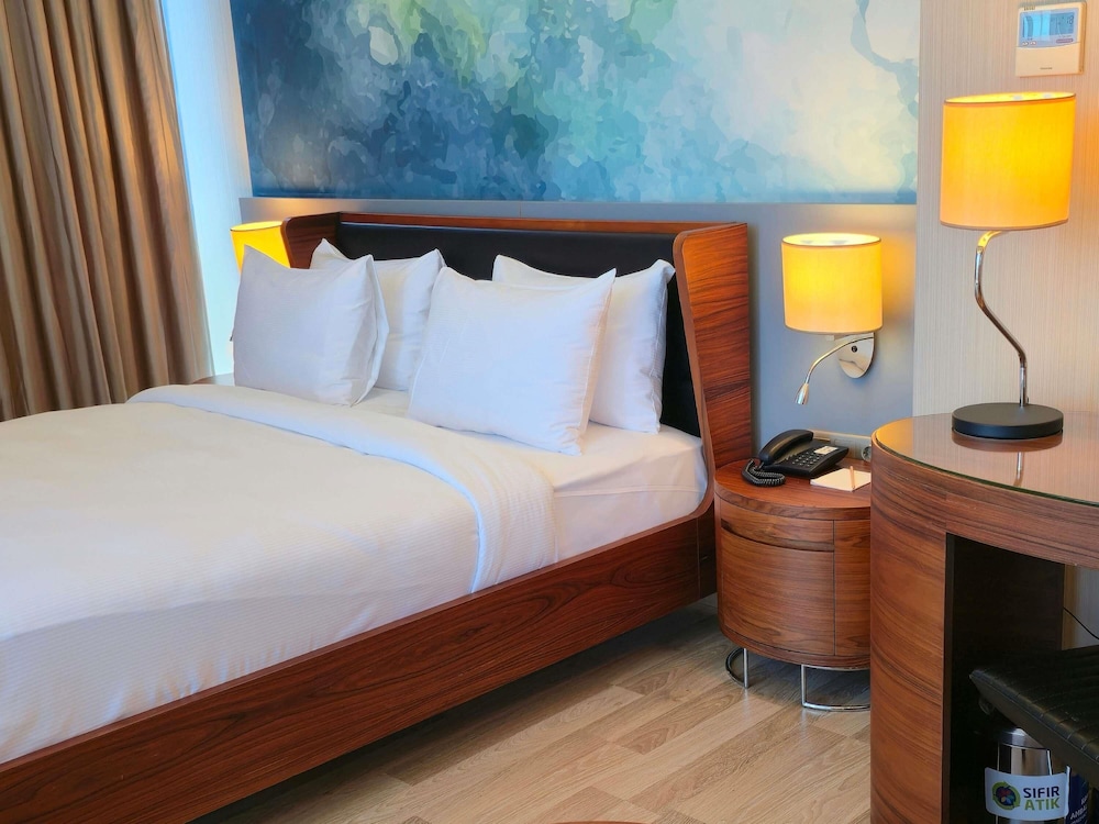 Junior Suite con Terraza del hotel Mercure Istanbul Umraniye. Foto 3