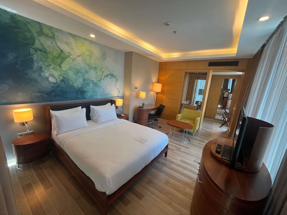 Junior Suite con Terraza del hotel Mercure Istanbul Umraniye. Foto 4