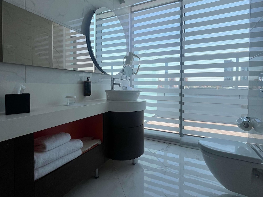 Junior Suite con Terraza del hotel Mercure Istanbul Umraniye. Foto 6