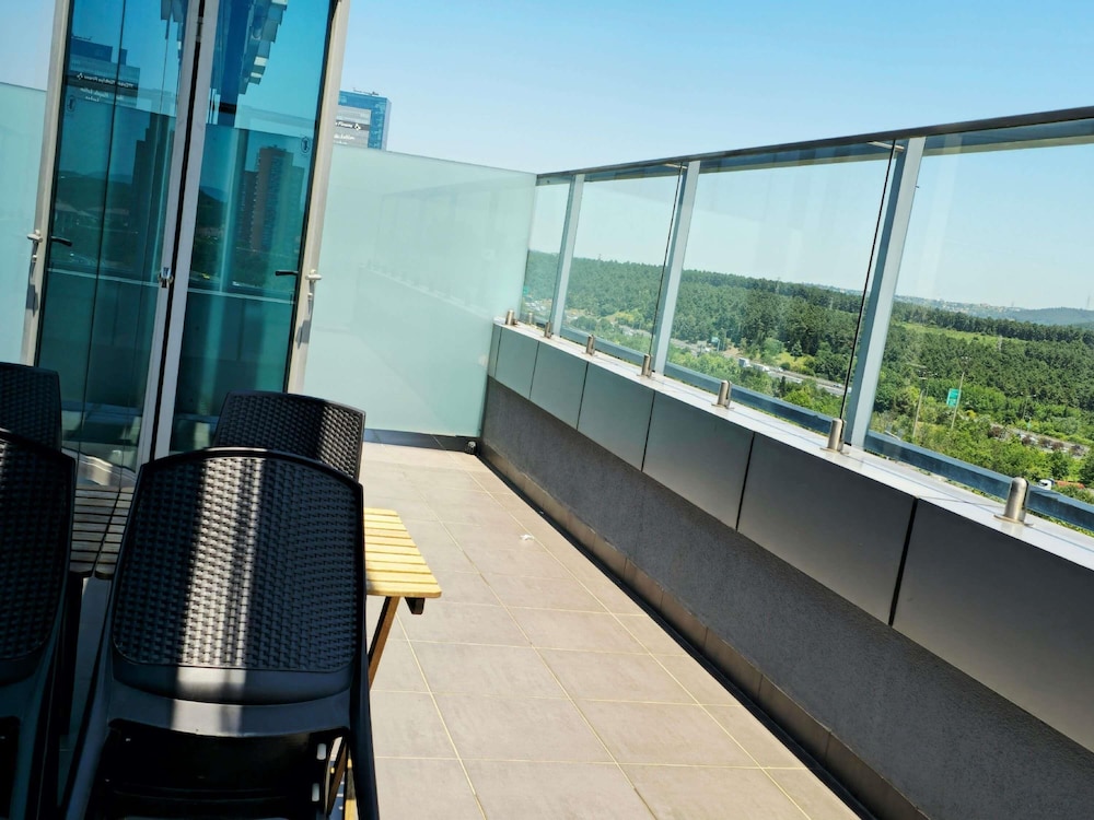 Junior Suite con Terraza del hotel Mercure Istanbul Umraniye. Foto 7