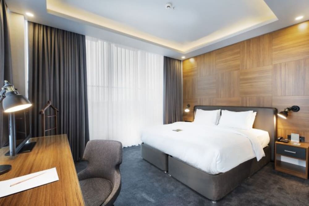 Suite King con terraza del hotel Mercure Istanbul Umraniye. Foto 1
