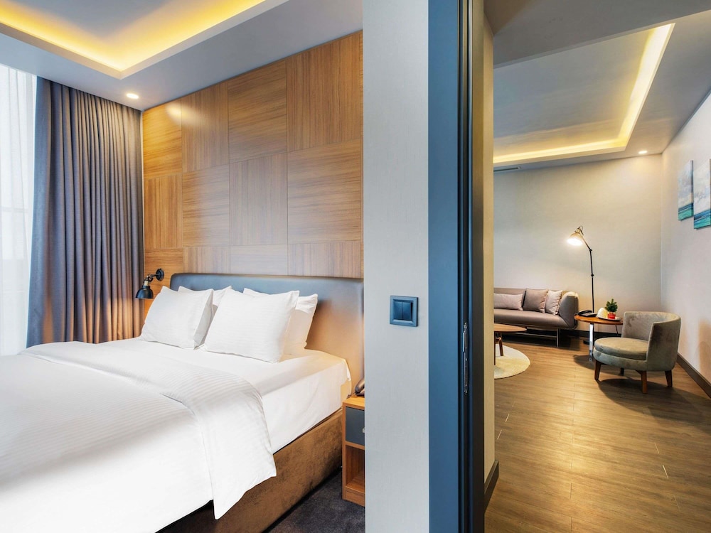 Suite King con terraza del hotel Mercure Istanbul Umraniye. Foto 4