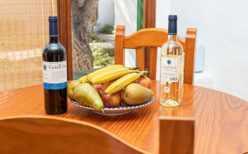 Casita de campo de un dormitorio con vistas a las montañas del hotel Casa Rural La Capellania. Foto 3