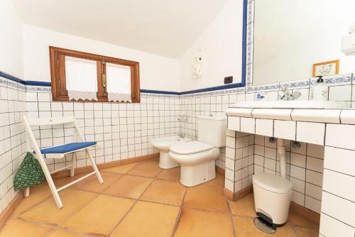 Casita de campo de un dormitorio con vistas a las montañas del hotel Casa Rural La Capellania. Foto 13