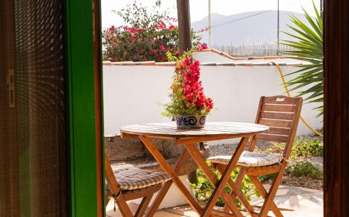 Casita de campo de un dormitorio con vistas a las montañas del hotel Casa Rural La Capellania. Foto 23