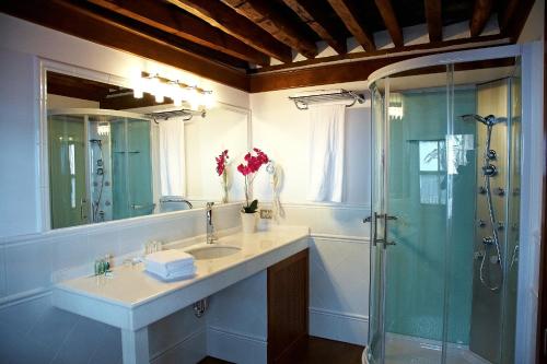 Habitación Doble - 1 o 2 camas del hotel Emblemático San Agustín. Foto 2