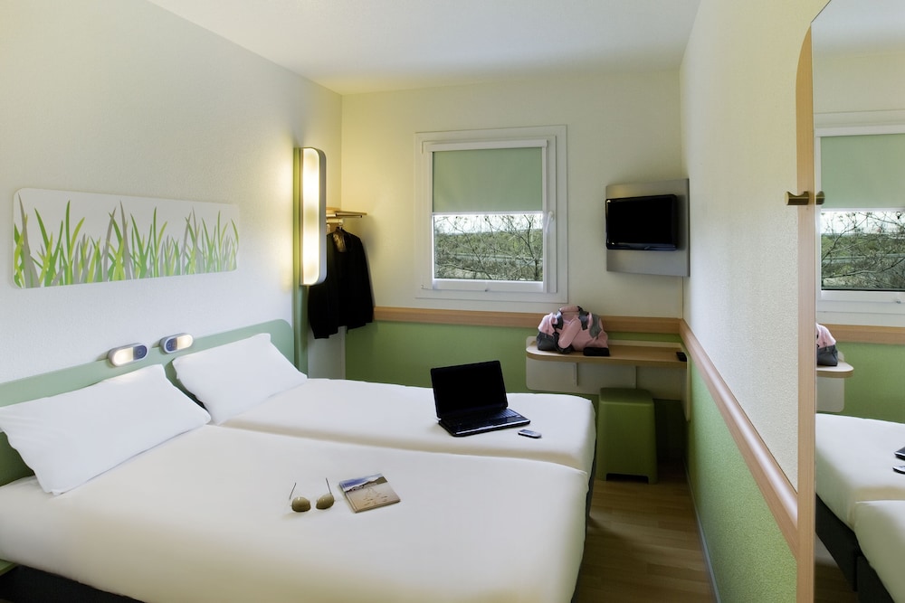 Habitación, 2 camas individuales del hotel Ibis Budget Alicante. Foto 1