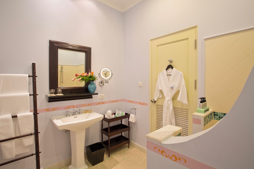 GARDEN SUITE, 1 Cama Doble del hotel La Veranda Resort Phu Quoc - Mgallery. Foto 7
