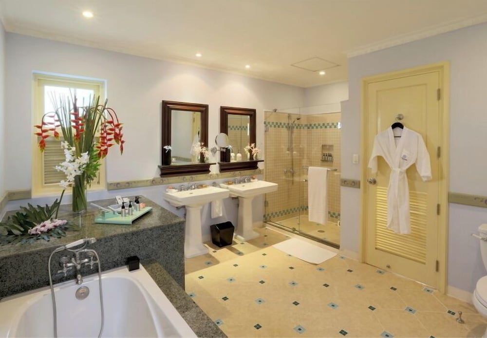 LA VERANDA OCEAN VILLA, 1 Cama Doble del hotel La Veranda Resort Phu Quoc - Mgallery. Foto 7