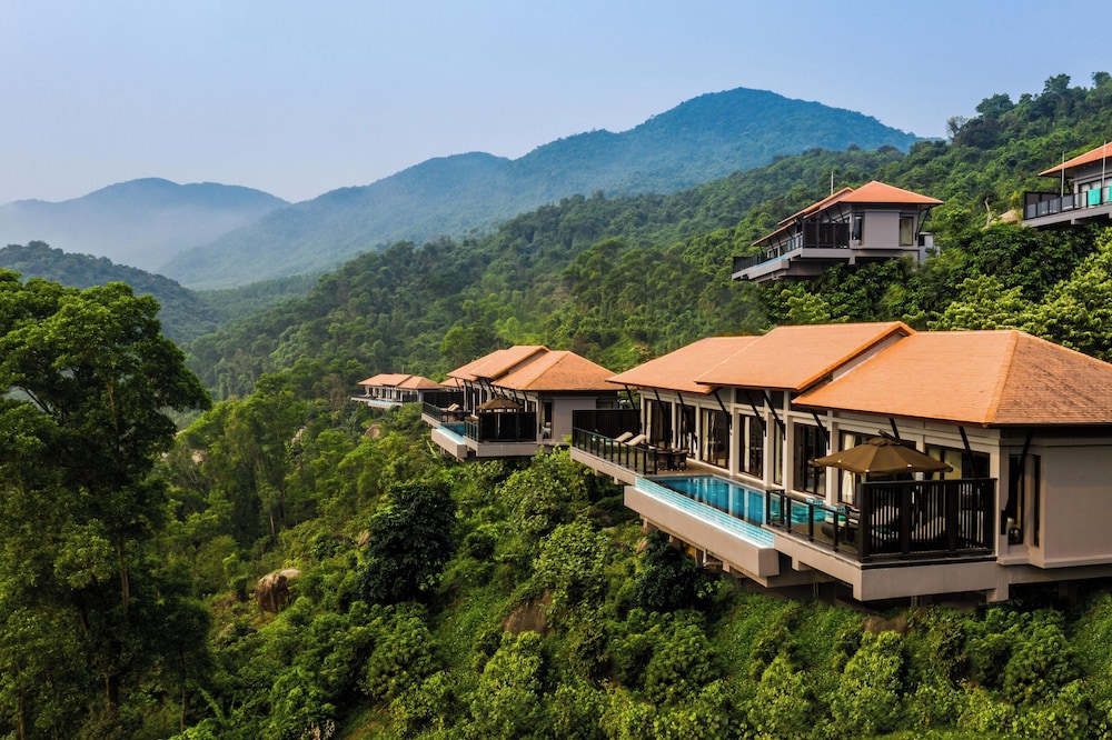 Three Bedroom Seaview Hill Villa with Heated Pool del hotel Banyan Tree Lang Co