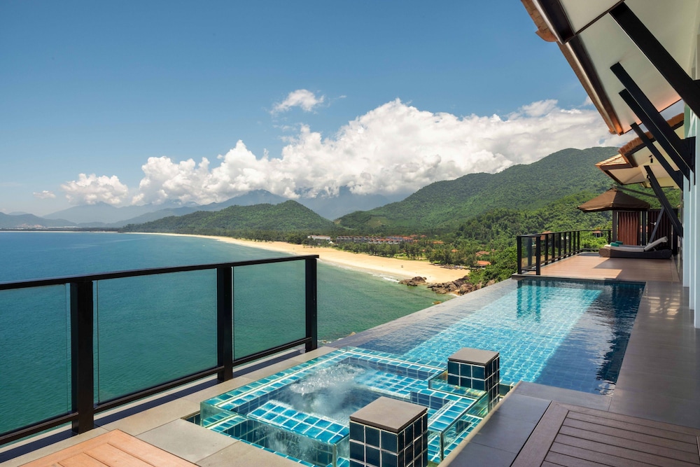 Two Bedroom Seaview Hill Pool Villa del hotel Banyan Tree Lang Co
