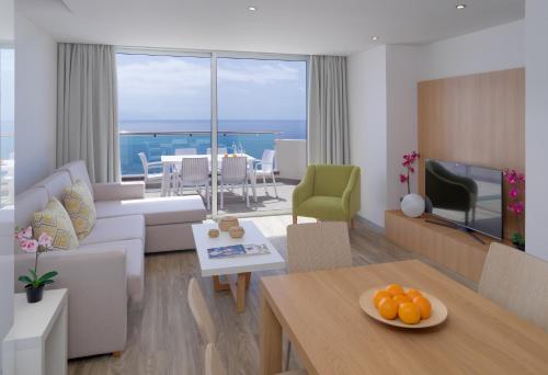 Apartamento de lujo de 3 dormitorios con bañera de hidromasaje y vistas al mar del hotel Royal Sun Resort