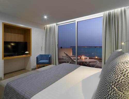 Apartamento de lujo de 2 dormitorios con vistas al mar del hotel Royal Sun Resort. Foto 4