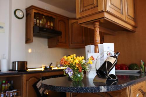 Apartamento de 2 dormitorios con vistas al mar del hotel Royal Sun Resort. Foto 4