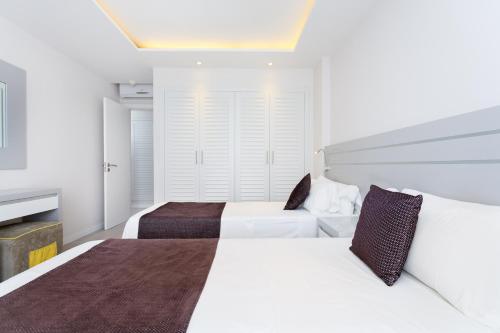 Apartamento de lujo de 3 dormitorios con bañera de hidromasaje y vistas al mar del hotel Royal Sun Resort. Foto 1