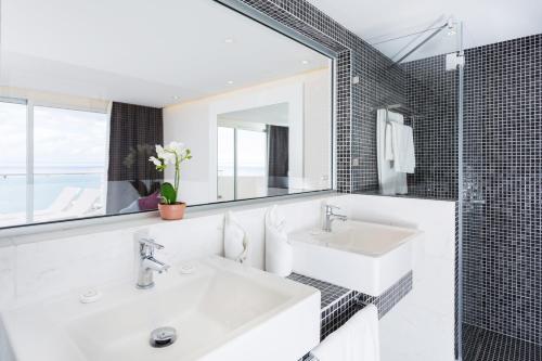 Apartamento de lujo de 3 dormitorios con bañera de hidromasaje y vistas al mar del hotel Royal Sun Resort. Foto 4