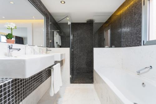 Apartamento de lujo de 3 dormitorios con bañera de hidromasaje y vistas al mar del hotel Royal Sun Resort. Foto 6