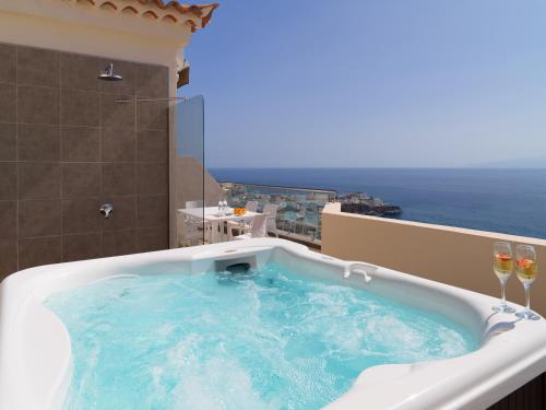 Apartamento de lujo de 3 dormitorios con bañera de hidromasaje y vistas al mar del hotel Royal Sun Resort. Foto 8