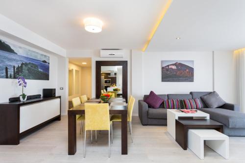 Apartamento de lujo de 3 dormitorios con bañera de hidromasaje y vistas al mar del hotel Royal Sun Resort. Foto 13