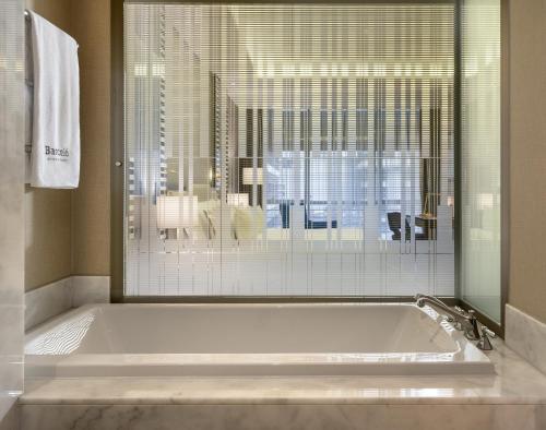 Habitación Deluxe del hotel Barcelo Istanbul. Foto 4
