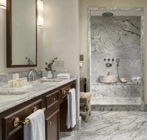 Habitación Deluxe con hammam del hotel Barcelo Istanbul. Foto 3
