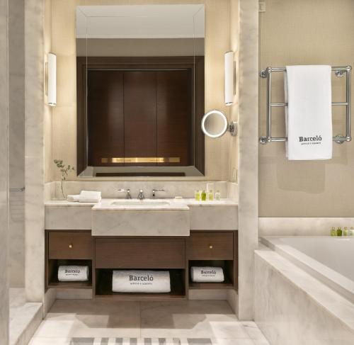 Habitación Familiar Deluxe contigua del hotel Barcelo Istanbul. Foto 6