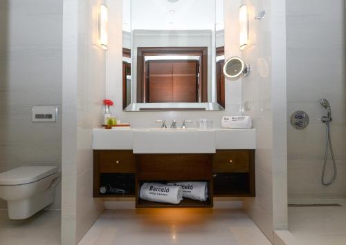 Suite con zona de cocina del hotel Barcelo Istanbul. Foto 3