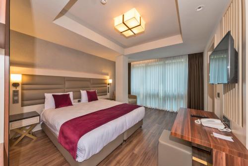 Habitación Triple Deluxe del hotel Golden Royal and Spa. Foto 9