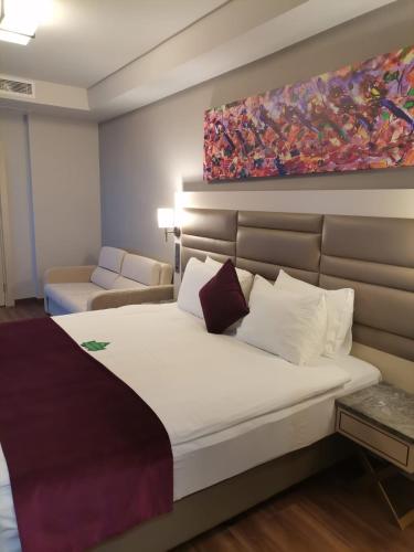 Suite Superior con vistas al mar del hotel Golden Royal and Spa. Foto 13