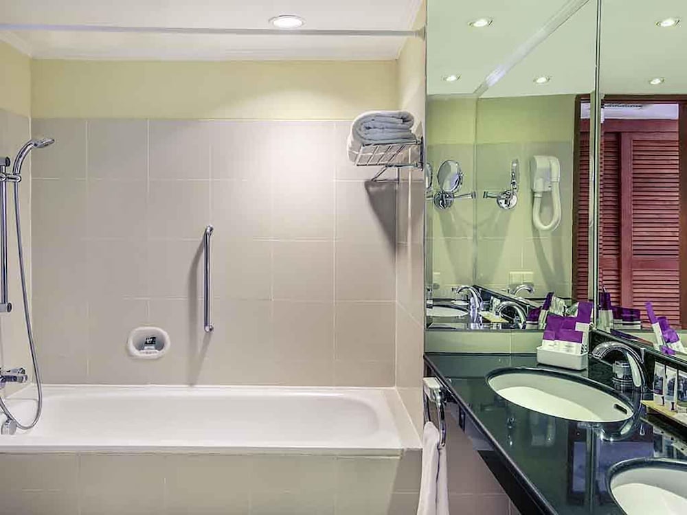 Executive Deluxe con 1 cama King del hotel Mercure Jakarta Kota. Foto 3