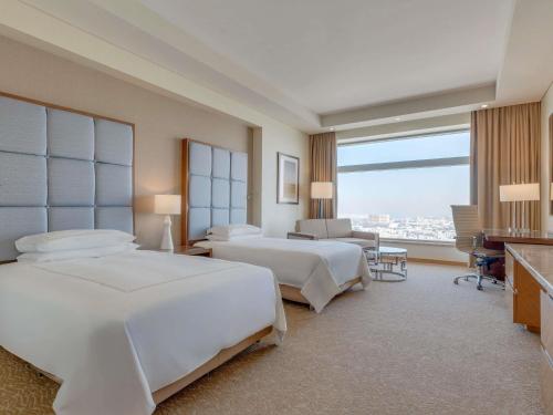 Deluxe Room Twin City View del hotel Swissotel Al Ghurair