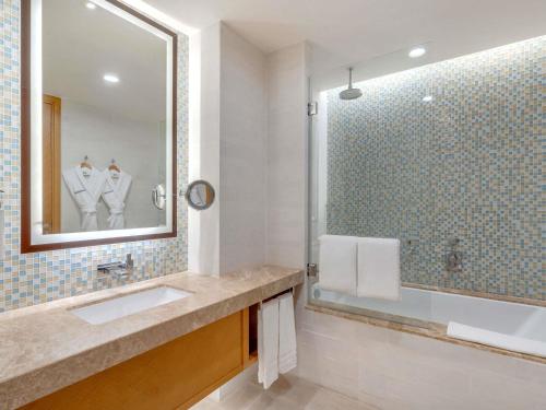 Executive King Room del hotel Swissotel Al Ghurair. Foto 2