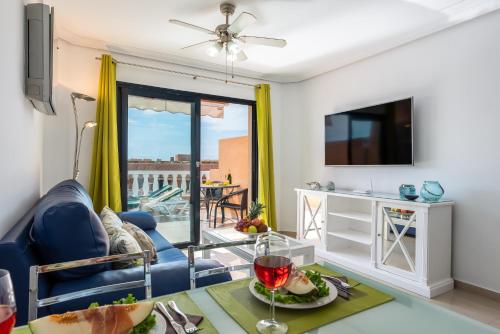 Estudio Deluxe con cama grande del hotel Tenerife Royal Gardens. Foto 7