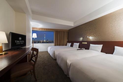 Habitación Cuádruple Estándar con vistas a la Tokyo Skytree - No fumadores del hotel Tobu Levant Tokyo. Foto 3