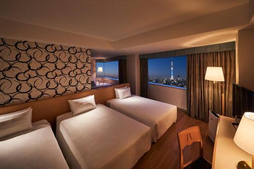 Habitación Cuádruple Esquinera con vistas a la torre Tokyo Skytree - No fumadores del hotel Tobu Levant Tokyo. Foto 3