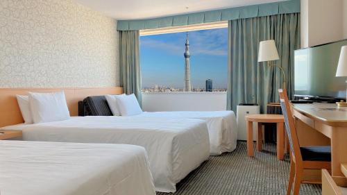 Habitación Doble con sofá cama y vistas a la Tokyo Sky Tree - 2 camas - No fumadores del hotel Tobu Levant Tokyo