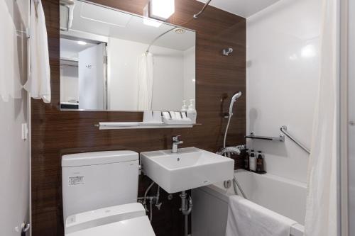 Habitación Doble Estándar - 2 camas - No fumadores del hotel Rose Garden Shinjuku. Foto 3