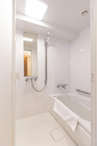 Habitación Esquinera con 2 camas individuales - No Fumadores del hotel Rose Garden Shinjuku. Foto 4