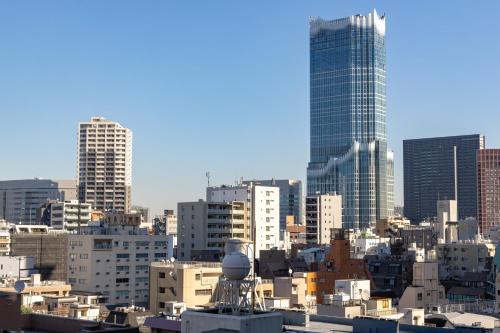 Habitación Triple de estilo japonés - Anexo - No fumadores del hotel Rose Garden Shinjuku. Foto 1