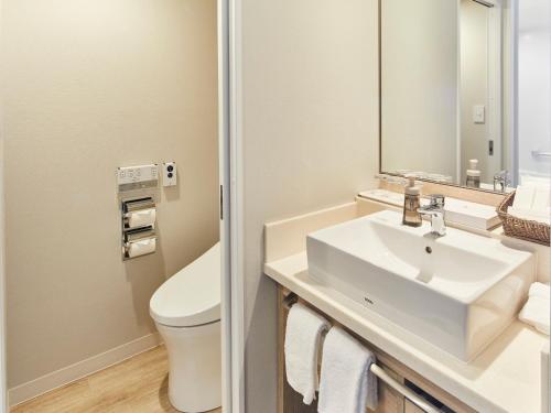 Habitación Doble Superior Nikko con vistas al parque o a la bahía - 2 camas individuales - Plantas 11 - 12 - No fumadores - Acceso al salón del hotel Grand Nikko Tokyo Bay Maihama. Foto 7