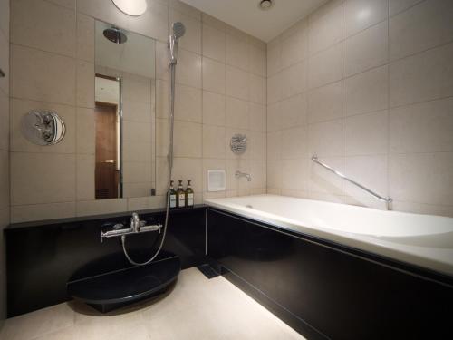 Habitación Deluxe Executive con cama extragrande - No fumadores del hotel Metropolitan Tokyo Ikebukuro. Foto 7