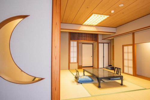 Habitación de estilo japonés con vistas a la ciudad del hotel Kajikaso. Foto 1